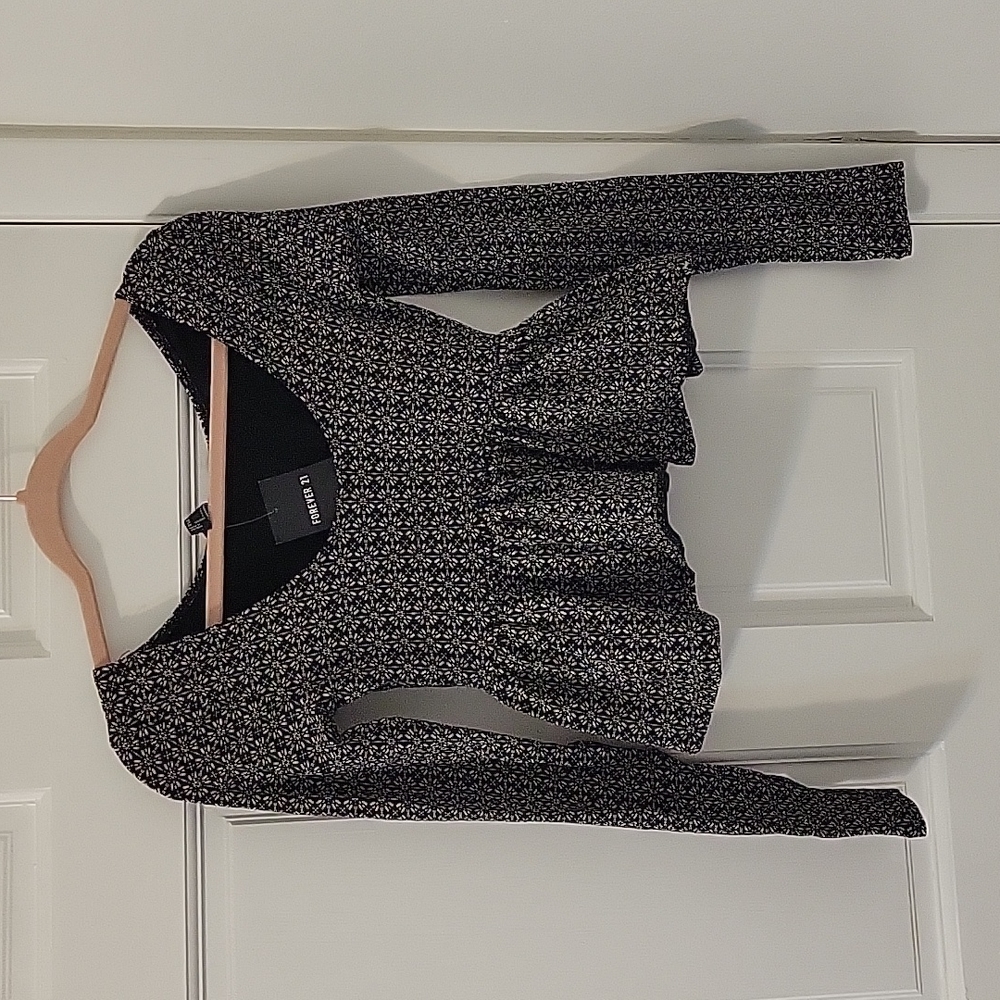 Forever 21 Fit and Flare Top Size M